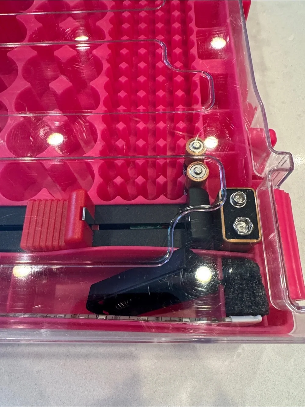 The Battery Organizer Storage Case - Pink couldn’t get led light to work inside